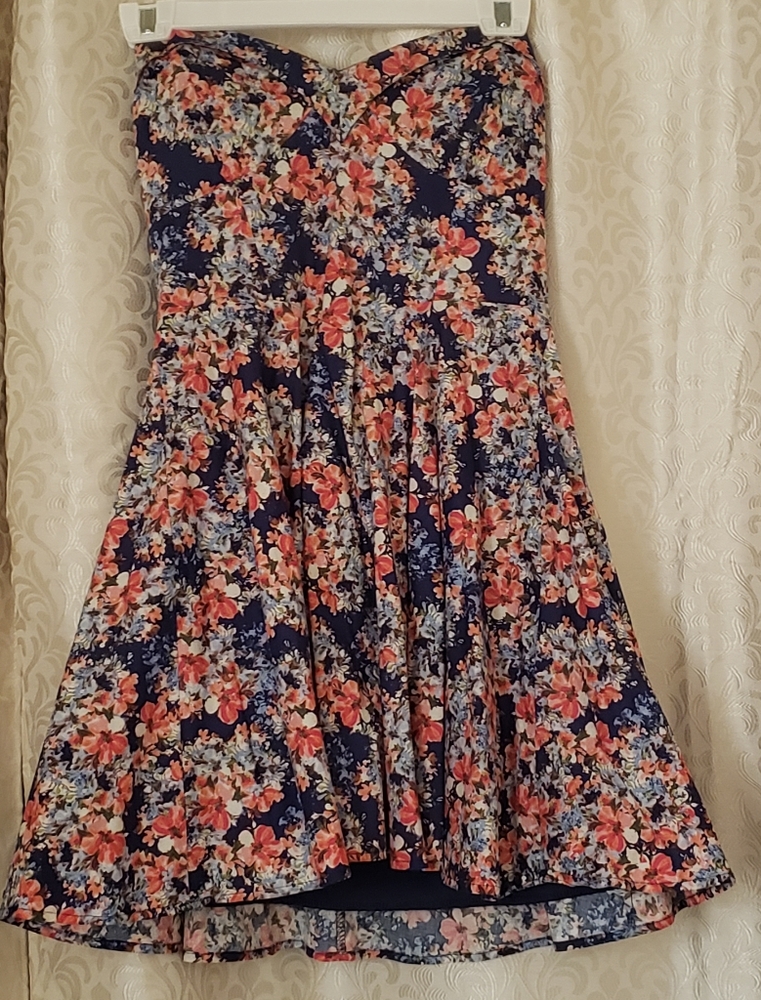 Floral strapless dresz